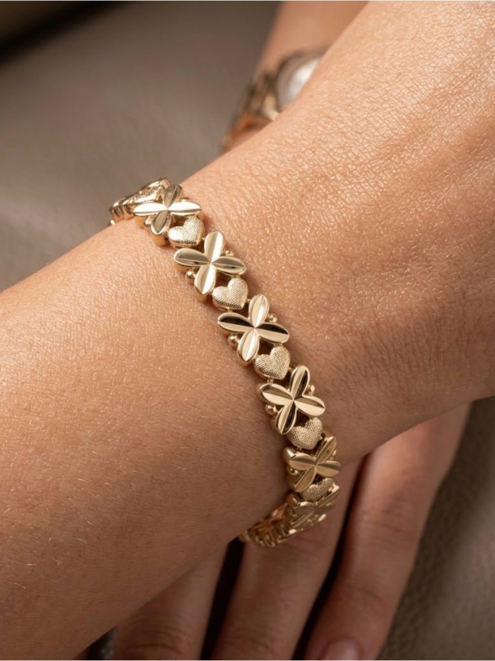 Gold Tone Floral Link Bracelet - Women's Jewelry NWOT 7.25” - Picture 2 of 8
